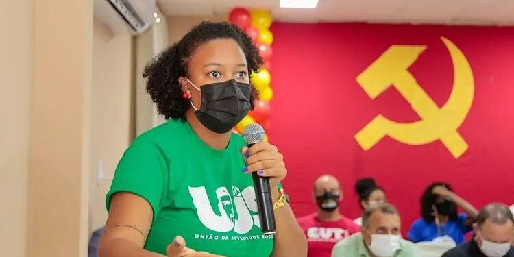 Bomba: militante da UJS que liderou manifestação contra o ministro em Barreirinhas é funcionária do governo do estado