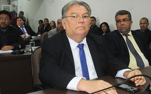 Após AVC, Afonso Manoel é internado