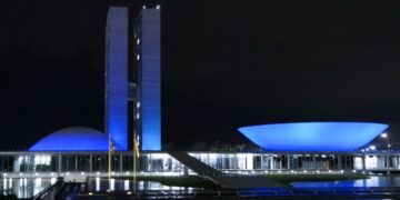 Congresso se ilumina de azul em apoio a campanha de conscientização sobre a insuficiência adrenal