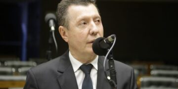 Projeto regulamenta o descarte por escolas dos livros didáticos usados