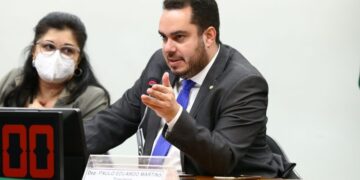 Projeto concede voucher para aluno frequentar escola privada quando não houver vaga na pública