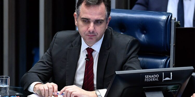 Pacheco articula votação de projeto que desonera energia e combustíveis