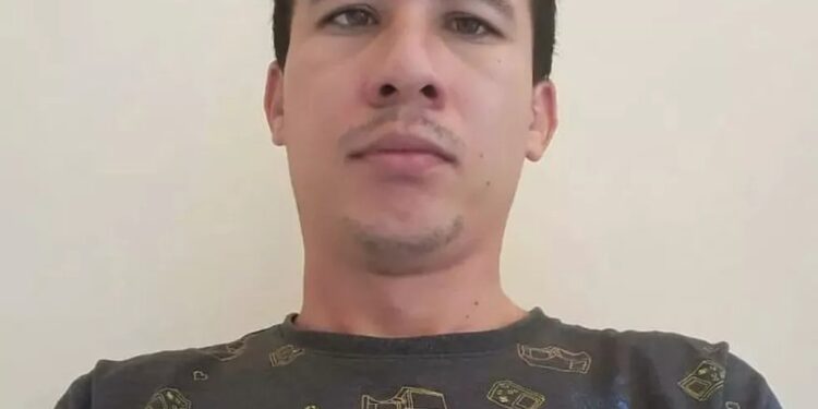 Professor universitário é encontrado morto em terreno baldio no interior do Maranhão; polícia suspeita que ele tenha sido vítima de latrocínio