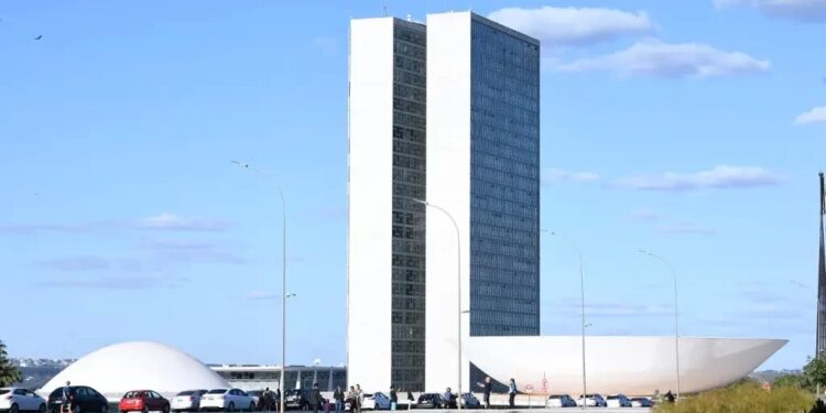O que fazem e como são eleitos os deputados estaduais e federais?