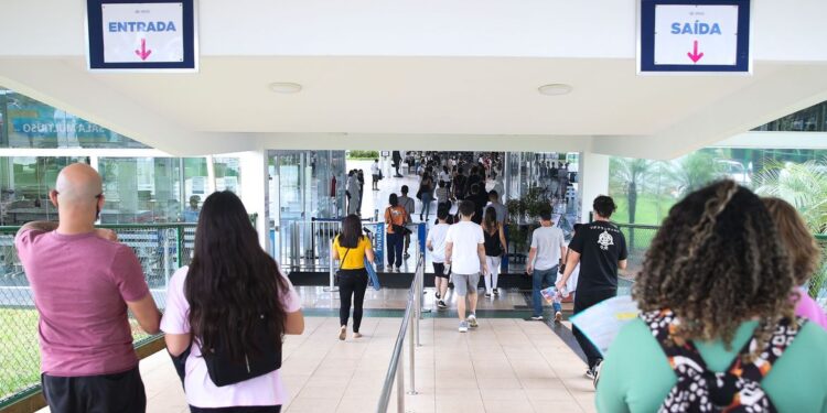 Enem começa domingo com prova de redação