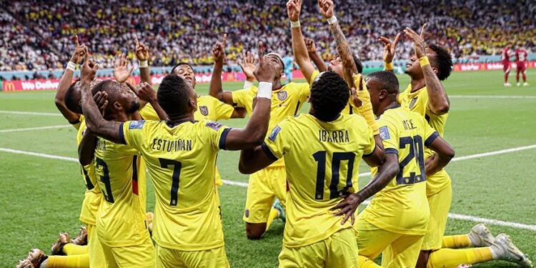 Após vitória, técnico do Equador elogia time, mas diz que é preciso melhorar