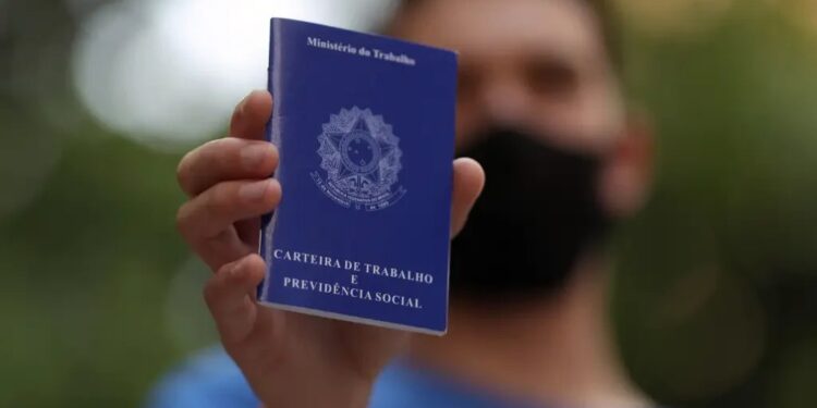 Salário mínimo 2023 passou a ser de R$ 1.320: quem tem direito e quando ocorre o aumento