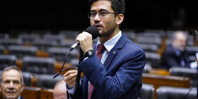 Projeto prevê incentivos a estudante com notável desempenho escolar