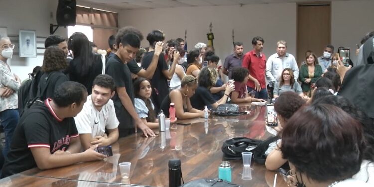 Piauí: Estudantes pedem indenização à família de Janaína Bezerra, memorial na UFPI e polícia não armada
