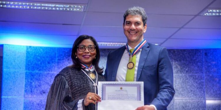 Prefeito Eduardo Braide é homenageado pelo TRE-MA com a Medalha do Mérito Eleitoral