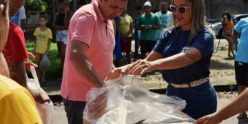 Vereador Domingos Paz distribui toneladas de peixes para comunidades de São Luís durante a Semana da Páscoa