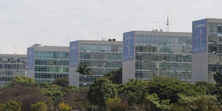 Governo encaminha projeto da LDO de 2024 ao Congresso