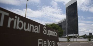 TSE multa parlamentares por divulgarem fake news contra Lula