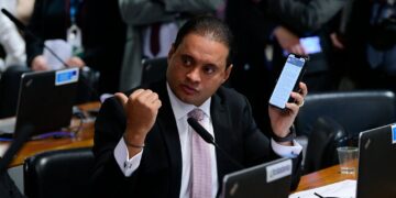 CAE aprova substitutivo do senador Weverton para lei de garantias