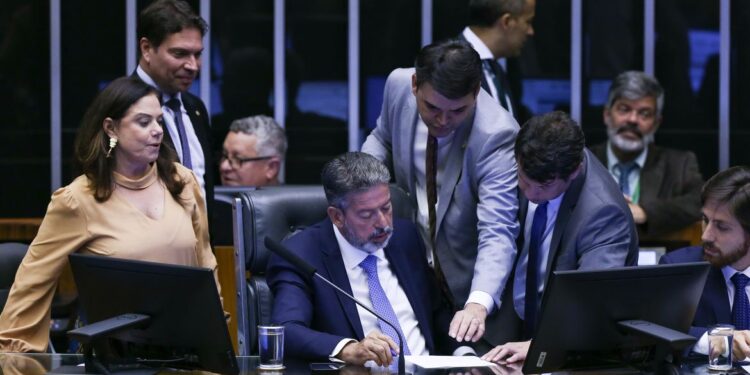 Câmara conclui votação do projeto que altera regras eleitorais