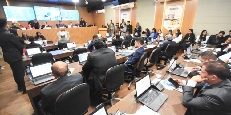 Sessão histórica na Câmara aprova Plano de Cargos e Carreiras para agentes de trânsito