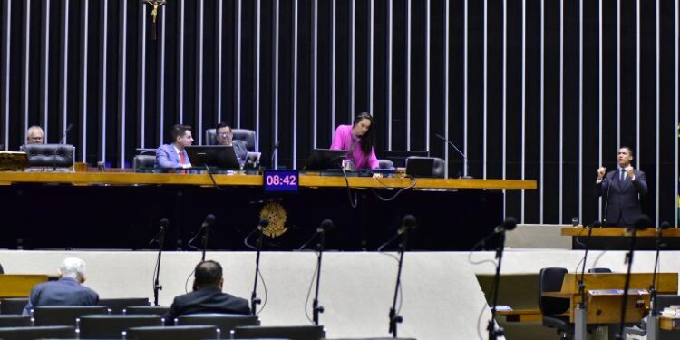 Câmara aprova pedidos de urgência para três projetos