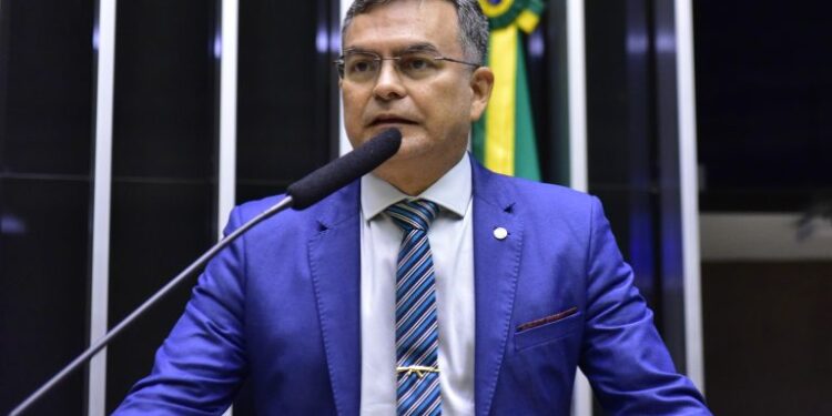 Projeto impede exigência de garantia para suspender cobrança de dívida de pequeno contribuinte