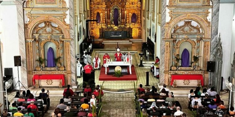 Semana santa na grande ilha: Igrejas e paróquias preparam-se para celebrações especiais