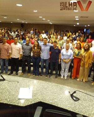 Felipe Camarão fortalece parceria com gestores escolares em São Luís