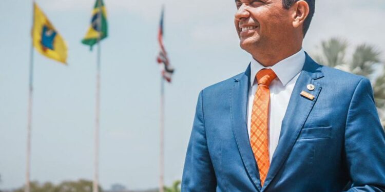 Wellington do Curso se destaca como único candidato a prefeito de São Luís a recusar uso do Fundão Partidário