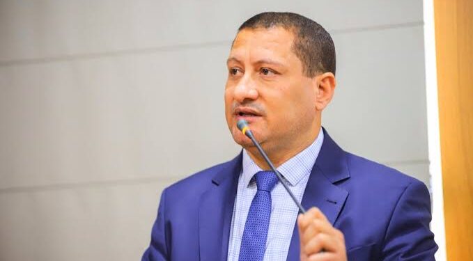 Marquinhos solicita retorno dos serviços presenciais da Caema em bairro de São Luís